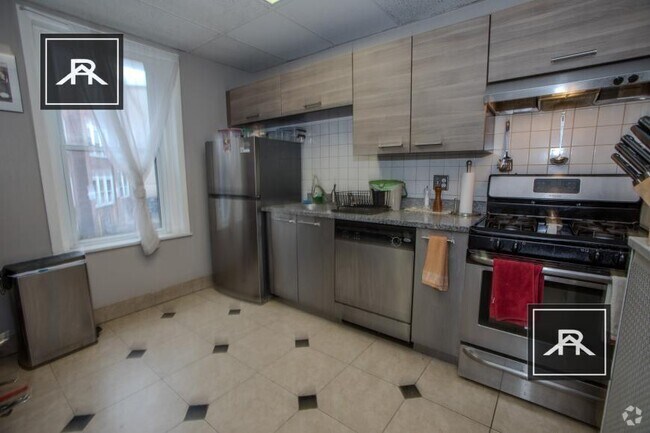 Building Photo - 3 bedroom in Brighton MA 02135 Unit 1 Rental