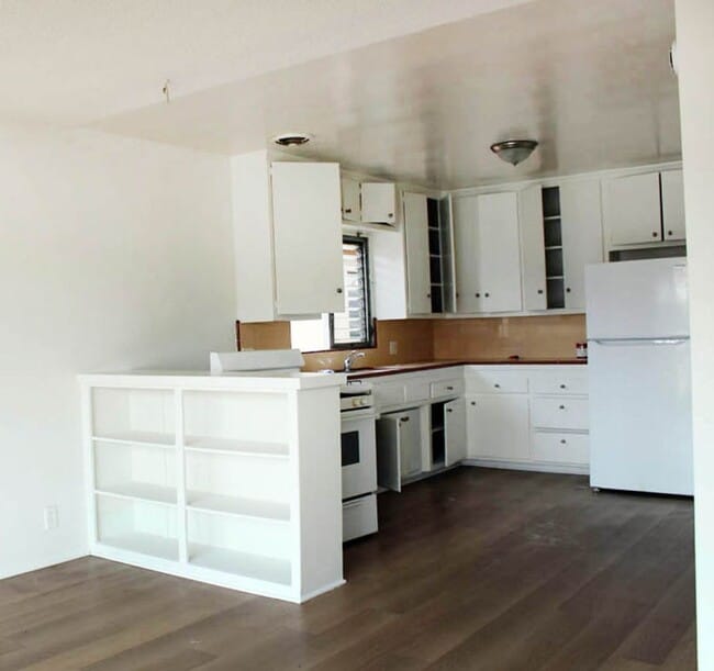 Building Photo - Available Now! Unit 6 Rental