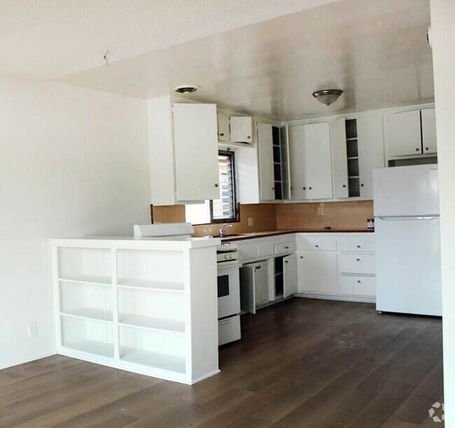 Building Photo - Available Now! Unit 6 Rental