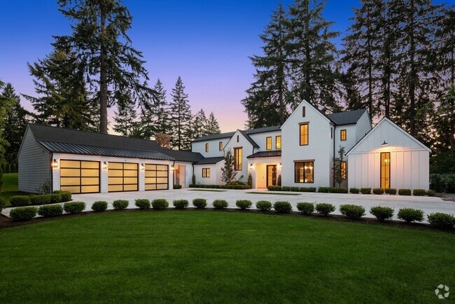 Building Photo - 7Bd/6.5Ba Bellevue Home