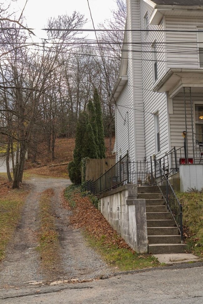 Photo - 221 Center St