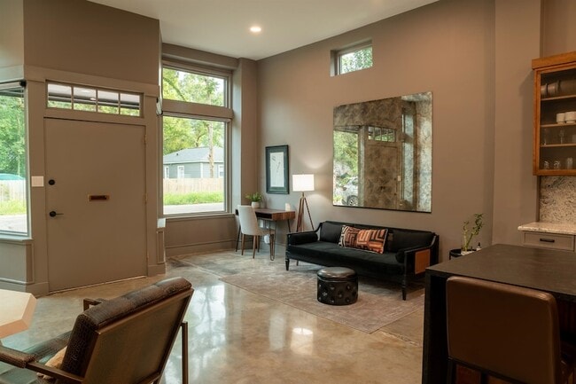 Photo - 612 W 8th Ave