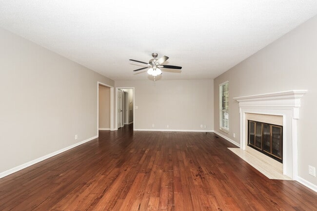 Photo - 3933 Hillshire Dr