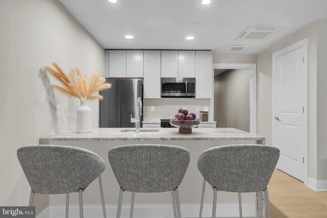 Building Photo - 1801 Market St Unit 2203