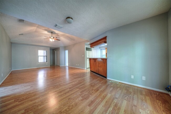 Photo - 25 Shady Oak Ln House