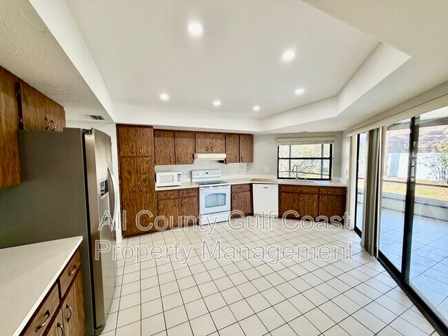 1218 Waterside Ln