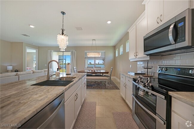 Building Photo - 667 Parkshore Lk Ave Rental