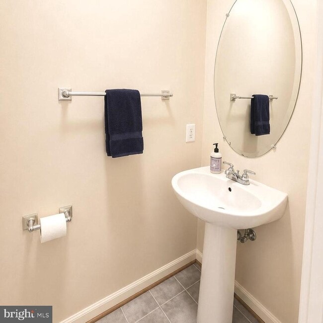 Photo - 4921 Kilburn St