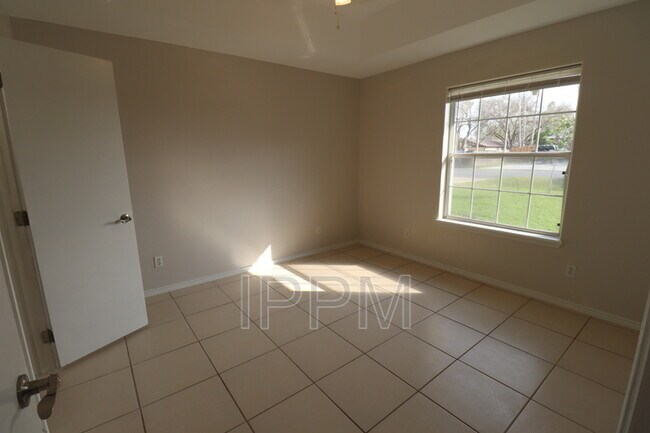 Photo - 101 S Taos Blvd Unit B