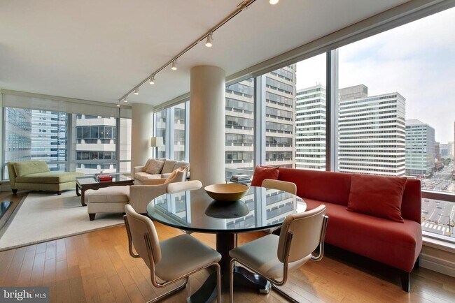 Photo - 1414 S Penn Square Unidad 10F