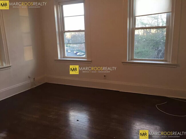 Building Photo - 116 Warren St Unit 12A Rental
