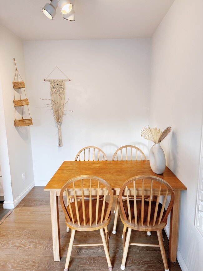 Dining Room - 5465 Bohlig Rd Unit 117