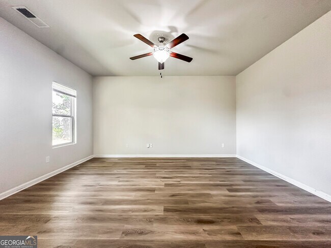 Photo - 196 Daisy Cir
