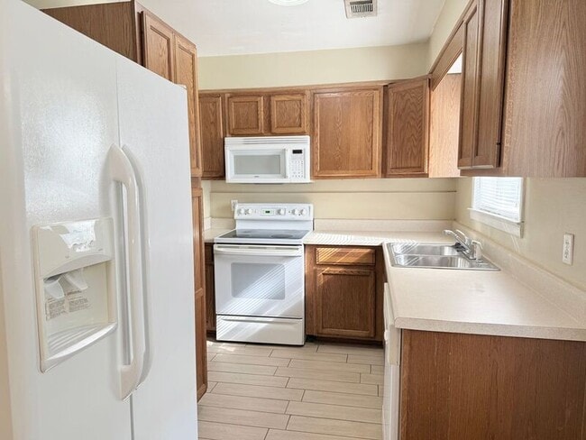 Photo - 8920 Lewis St