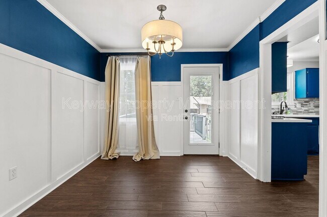 329 Lamplighter Ln