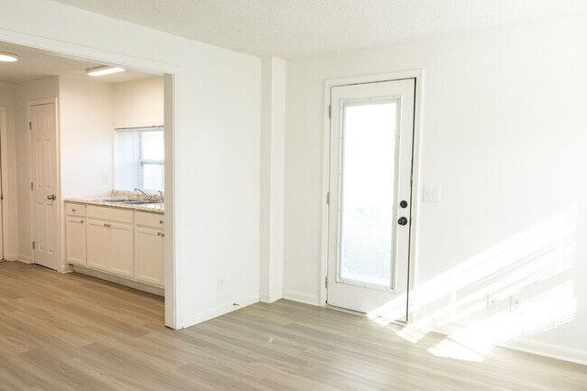 Photo - 100 James St Unit A