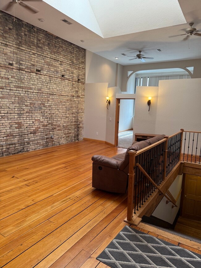 Photo - 419 E Grand Ave