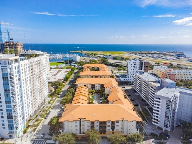 Photo - 200 4th Ave S Unidad 318