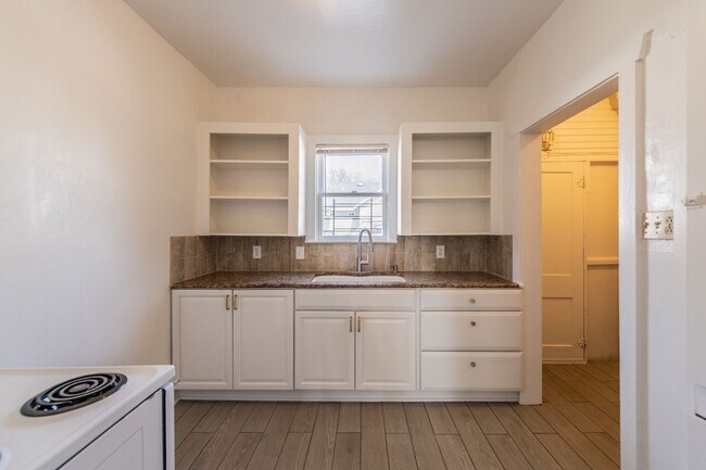 Photo - 631 E Ashby Pl Unit 01