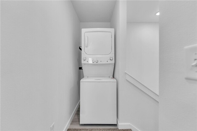 Photo - 960 Illinois Ave