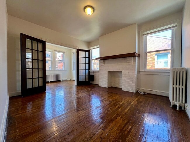 Photo - Bright & Spacious 1BD in Oakland! Beautiful Hardwood Floors, Equipped Kitchen & More! Call Today!