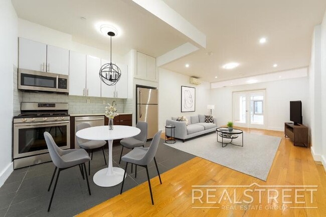 Photo - LUXURY LOFT in Queens! Unit 327