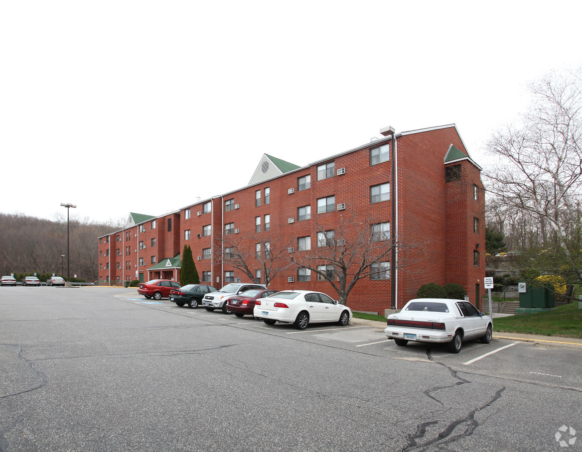 Wequonnoc Village Apartments - Wequonnoc Village Apartments