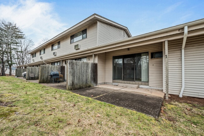 Building Photo - 339 Oakland St Unit 14