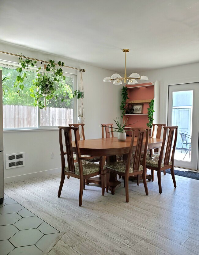 Photo - 2002 4th St SE