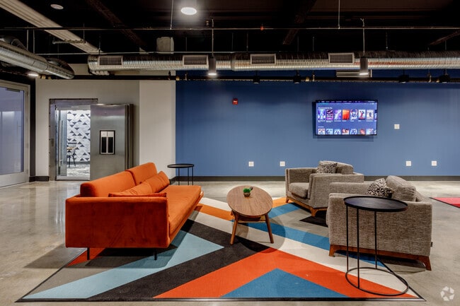 Lounge & Game Room