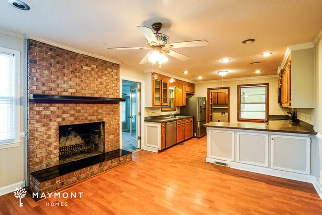 Photo - 107 Sedgewood Ln