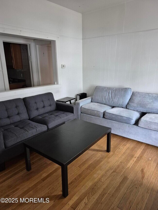 Photo - 89 Poplar Ave