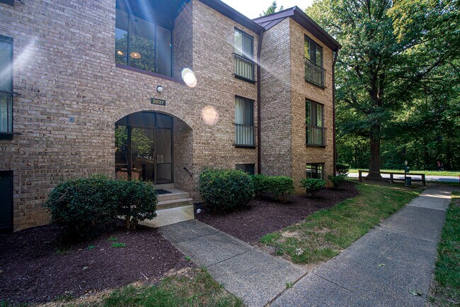 Building Photo - 2037 Royal Fern Ct Unit 22C