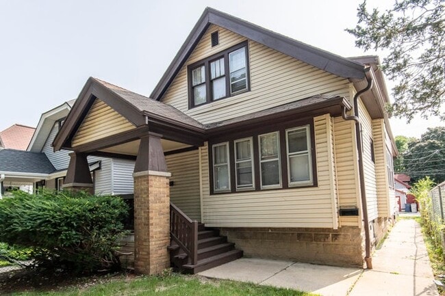 Building Photo - 5530 N 41st St