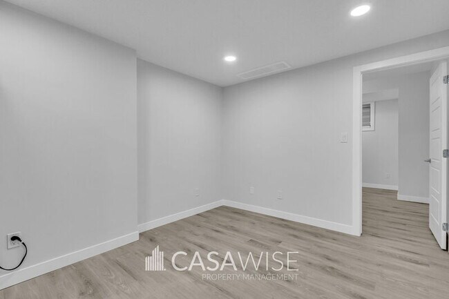 Photo - 3233 Magpie Link NW