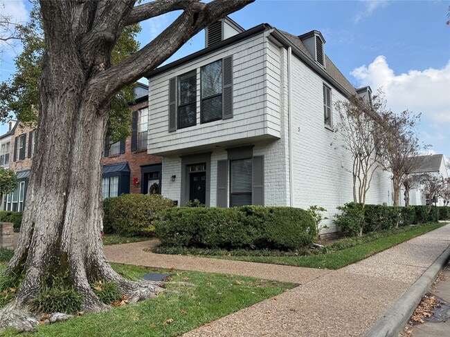 Photo - 3636 Lake St