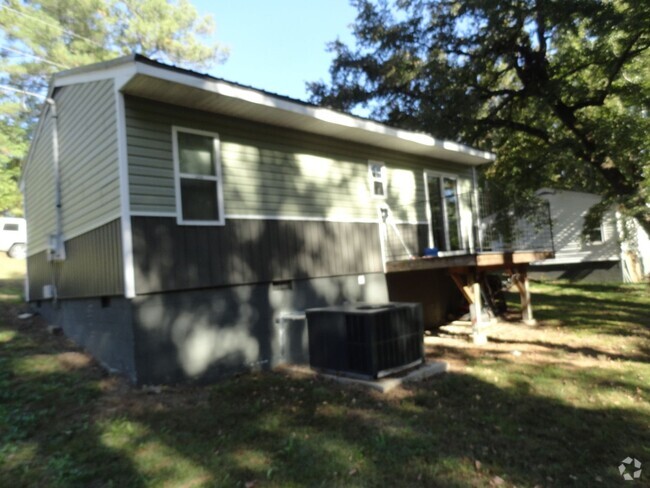Building Photo - 2 bedroom house!