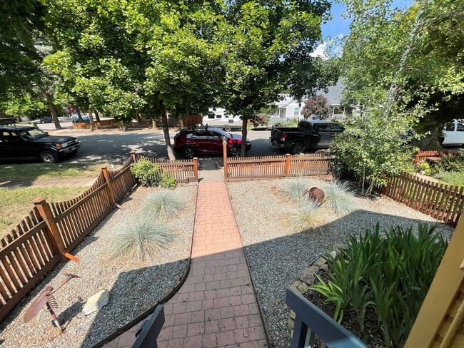 Photo - 710 E 6th Ave