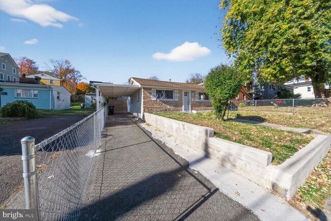 Building Photo - 2136 S Monroe St