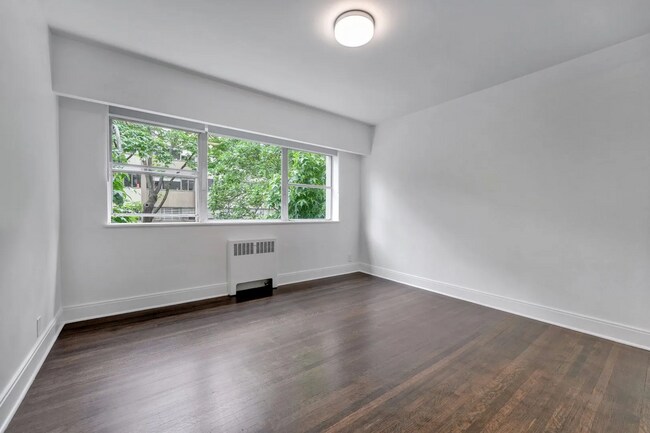 Photo - 1371 Harwood Street