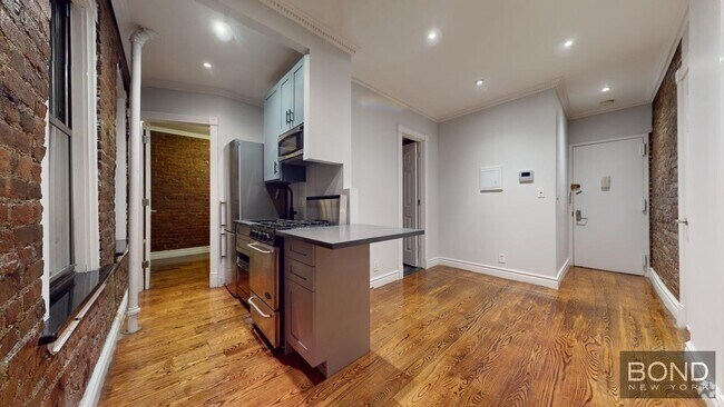 Building Photo - 416 E 13th St Unit 2B Rental