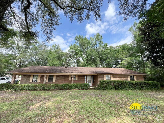 Building Photo - Gorgeous 3 Bedroom Home in Niceville!