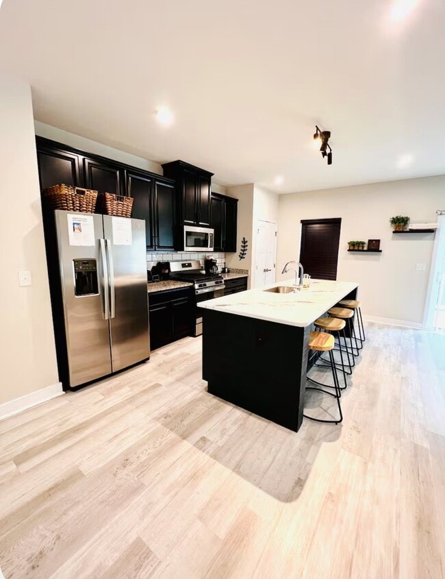 Photo - 940 Gabion Wy