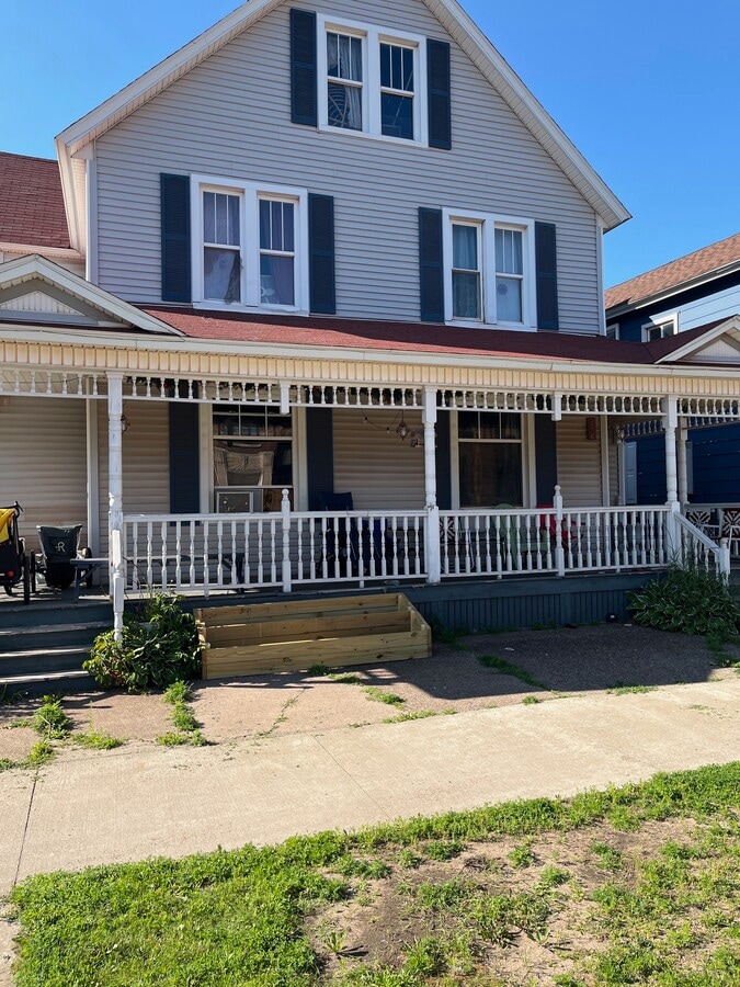 Photo - 216 W Peck St