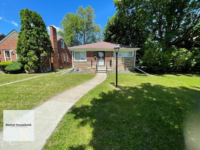 Building Photo - Charming & Beautifully Maintained 2-Bedroom Ranch Available Now!