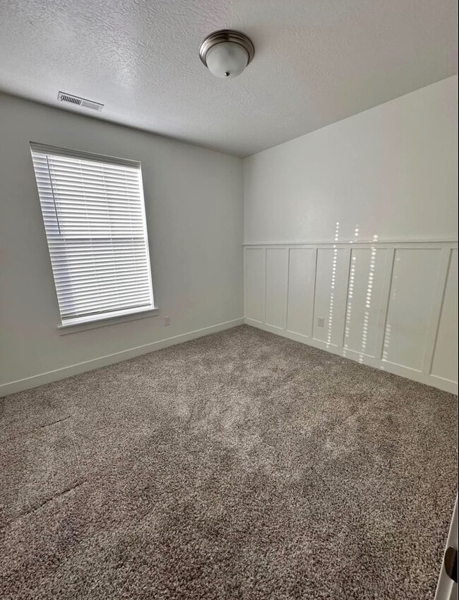 Photo - ? For Rent: Beautiful 3-Bedroom, 2-Bathroo...