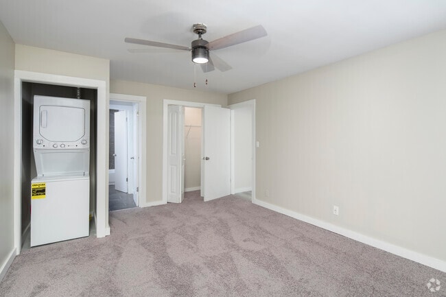 1 bed, 1 bath, 670 sq ft