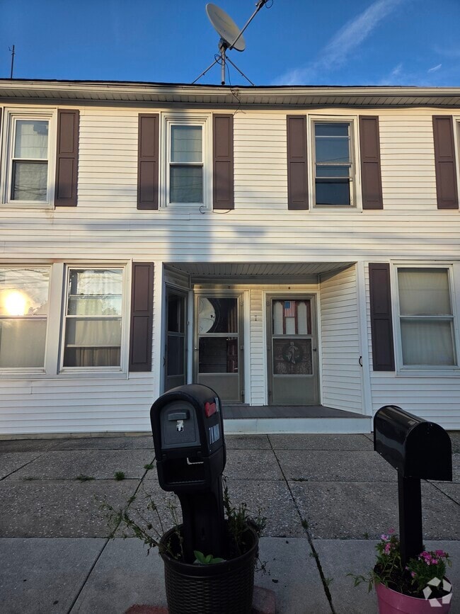 Building Photo - 7 S Main St Rental