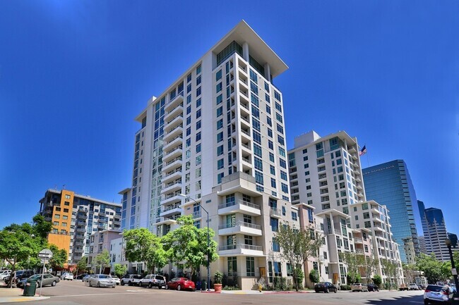 Building Photo - Renovated 2 Bedroom 2 Bathroom Condo in Li... Unit 401