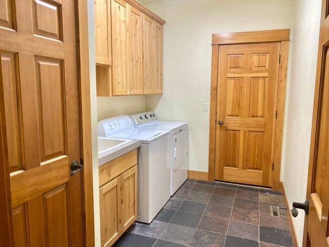 Photo - 2564 NW Shields Dr